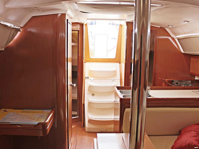 Book yachts online - sailboat - OCEANIS 34 - BEBA - rent