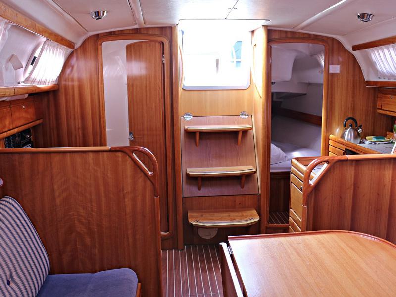 Book yachts online - sailboat - BAVARIA 33 C - MANDA - rent