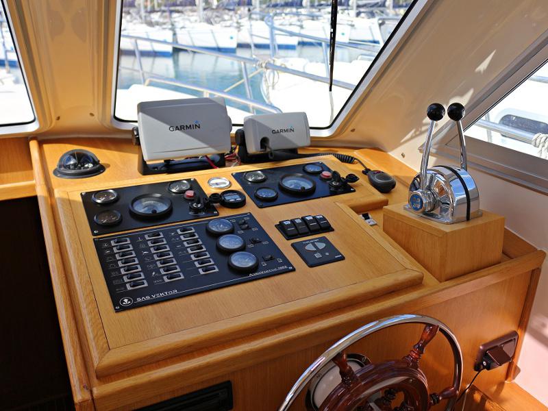 Book yachts online - motorboat - ADRIA 1002V  BT (12) - LAVSA - rent