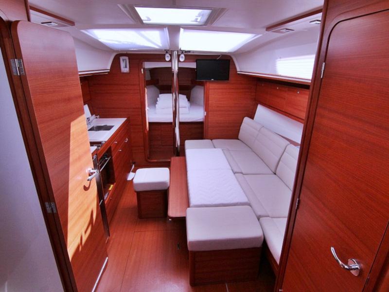 Book yachts online - sailboat - DUFOUR 382 BT - LOUISE - rent