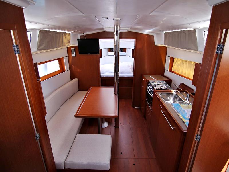 Book yachts online - sailboat - OCEANIS 38.1 BT - ARIELA  - rent