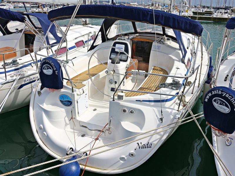 Book yachts online - sailboat - BAVARIA 33 C - NADA - rent