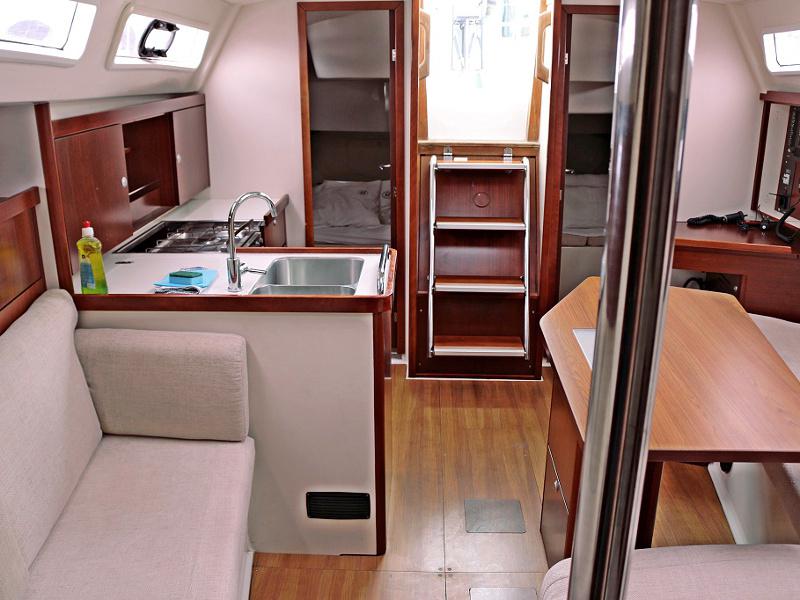 Book yachts online - sailboat - HANSE 350 - IVANA - rent