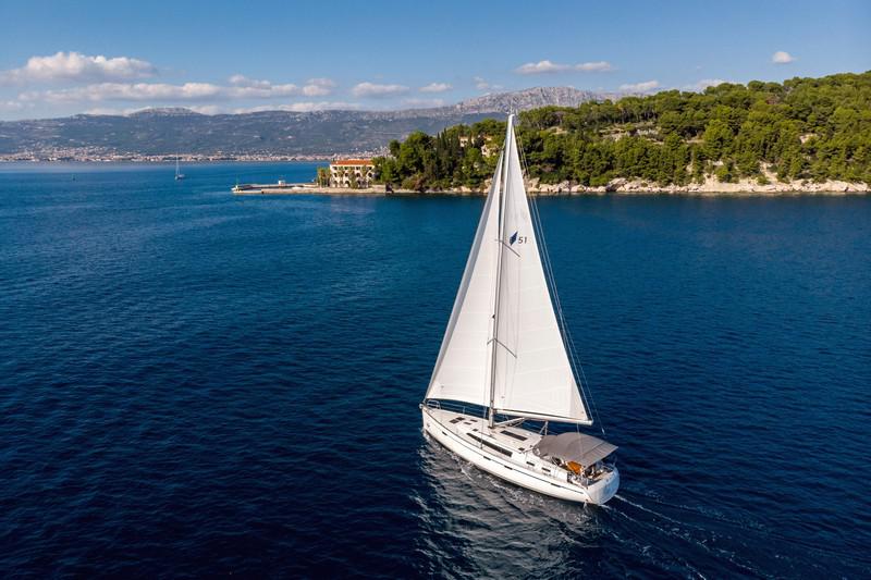 Book yachts online - sailboat - Bavaria Cruiser 51 - LUI - rent
