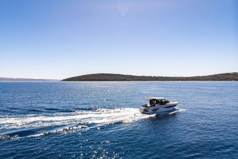 Book yachts online - motorboat - Jeanneau Merry Fisher 895 - EMANUEL - rent