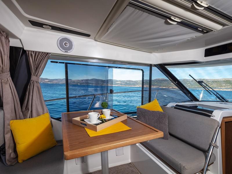 Book yachts online - motorboat - Jeanneau Merry Fisher 895 - EMANUEL - rent