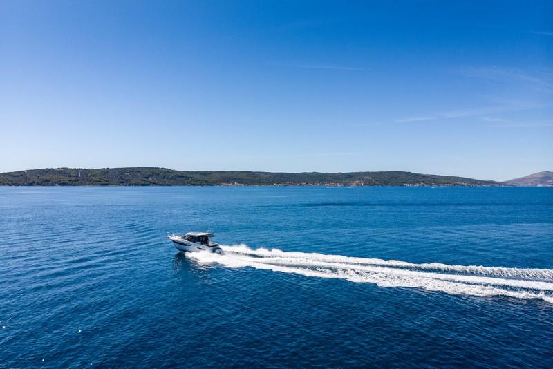 Book yachts online - motorboat - Jeanneau Merry Fisher 895 - EMANUEL - rent