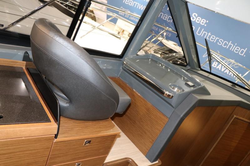 Book yachts online - motorboat - Bavaria R40 FLY - STEP TWO - rent