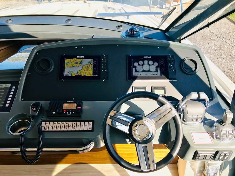 Book yachts online - motorboat - Bavaria R40 FLY - STEP TWO - rent