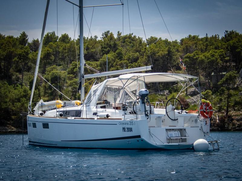 Book yachts online - sailboat - Beneteau Oceanis 35.1 - MAYA BAY 2  - rent