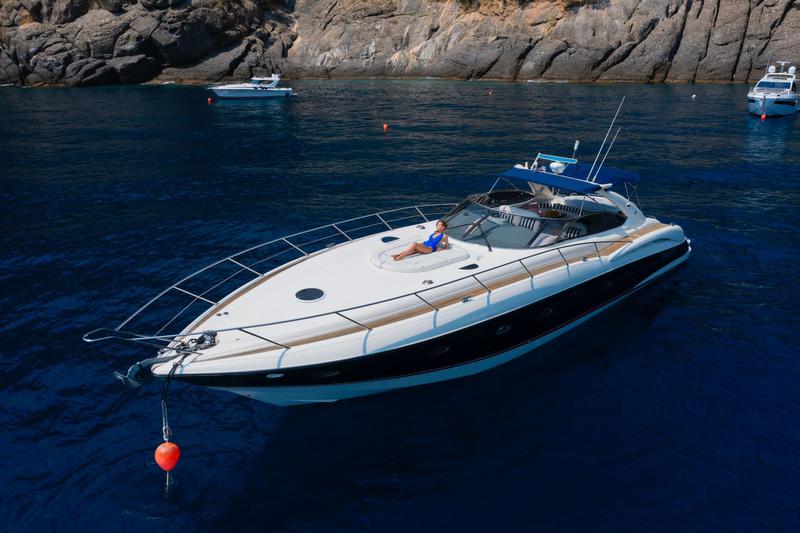 Book yachts online - motorboat - Predator 60 - MAGIC SUN S60 Sunseeker - rent