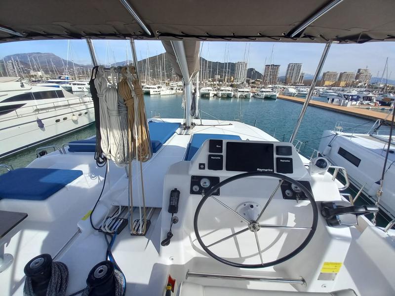 Book yachts online - catamaran - Dufour Catamaran 48 - Niña - rent