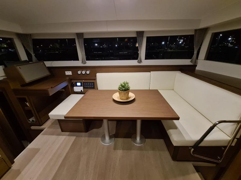 Book yachts online - catamaran - Lagoon 40 - White - rent