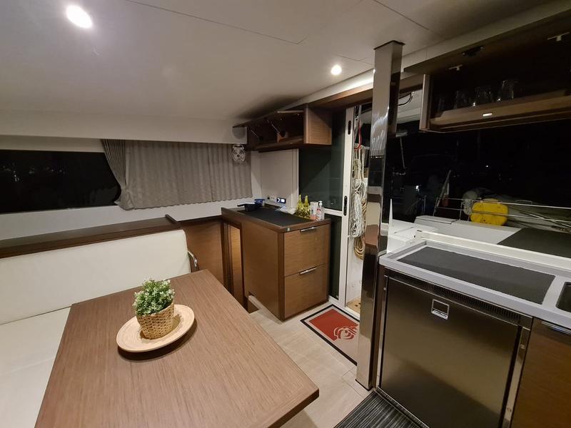 Book yachts online - catamaran - Lagoon 40 - White - rent