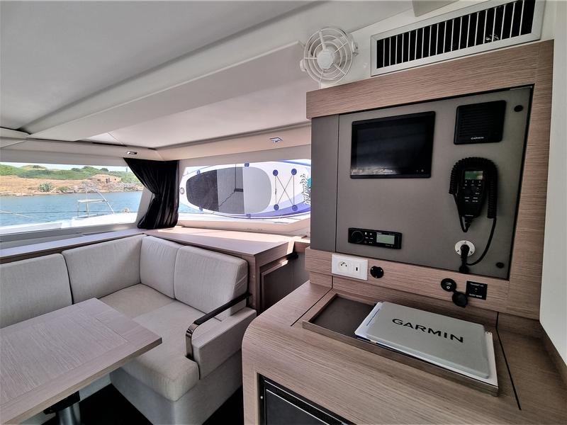 Book yachts online - catamaran - Isla 40 - Joy - rent
