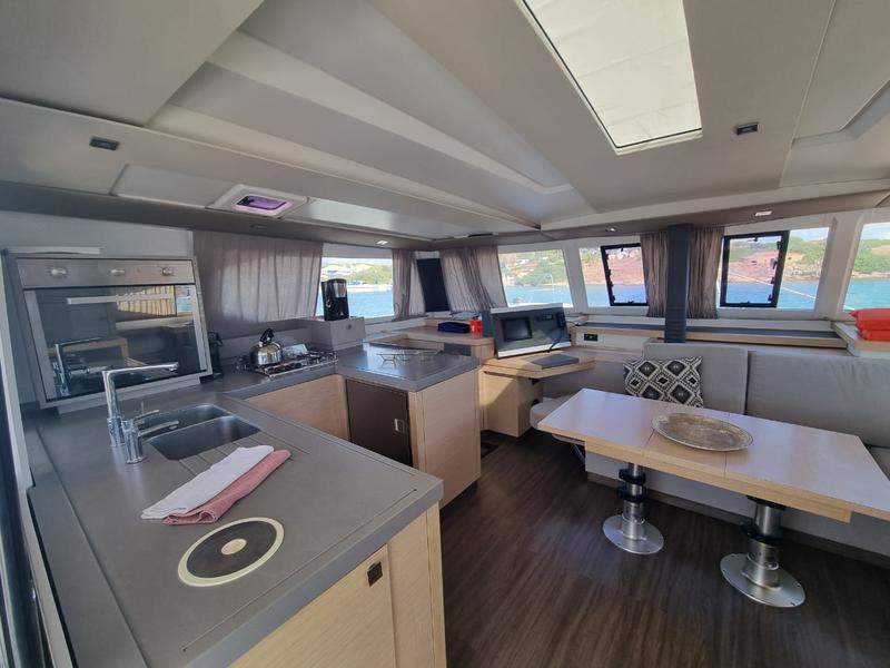 Book yachts online - catamaran - Astréa 42 - Princess Kiara - rent