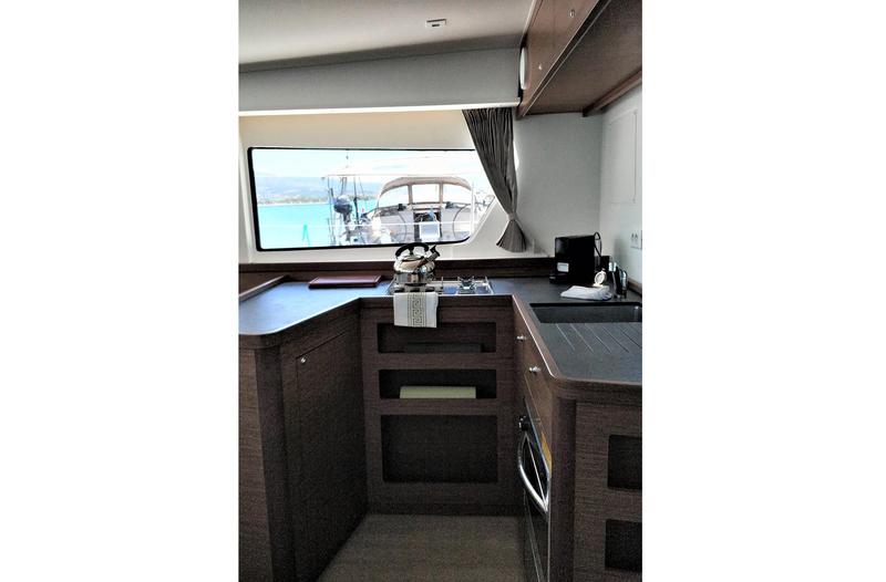 Book yachts online - catamaran - Lagoon 42 - Niki - rent