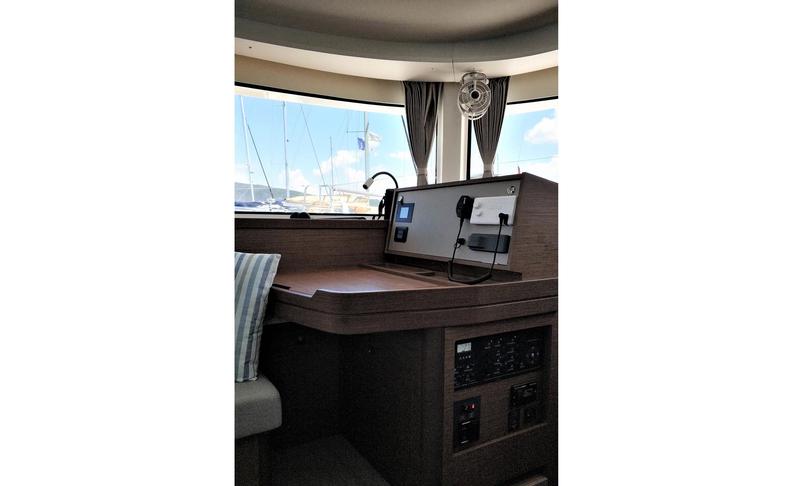 Book yachts online - catamaran - Lagoon 42 - Niki - rent