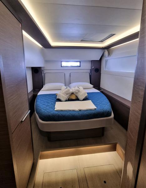 Book yachts online - catamaran - Lagoon 46 Owners Version - Free Bird II - rent
