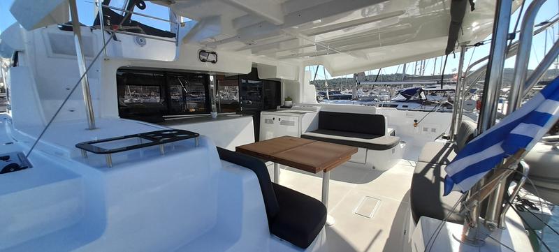 Book yachts online - catamaran - Lagoon 46 Owners Version - Free Bird II - rent