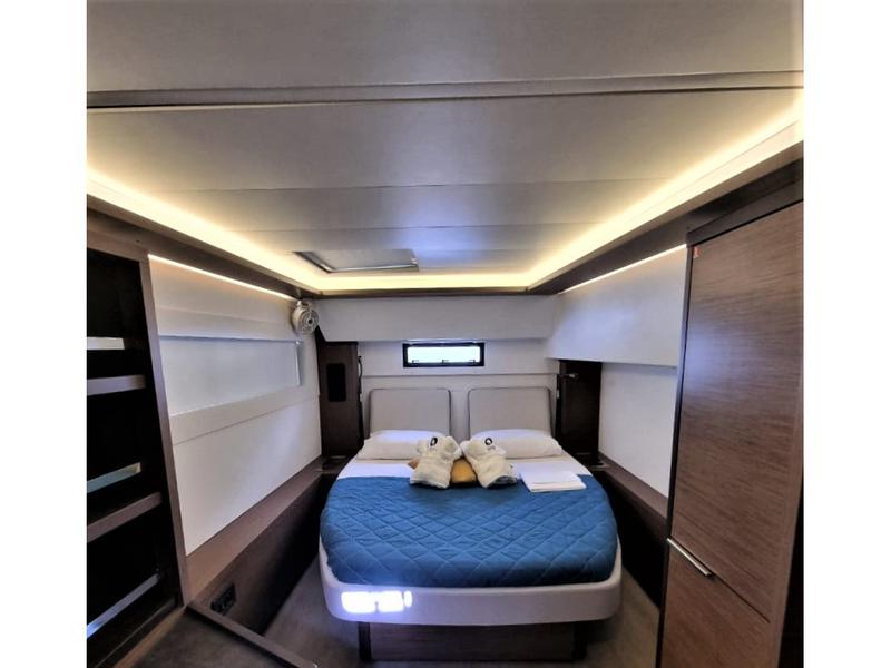 Book yachts online - catamaran - Lagoon 46 Owners Version - Free Bird II - rent