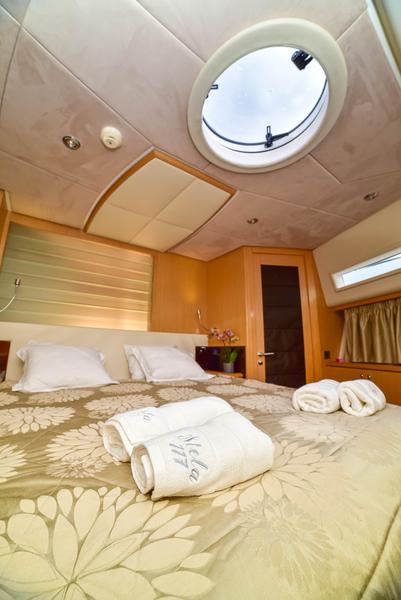 Book yachts online - motorboat - Royal Denship 85 - Stela 117 - rent
