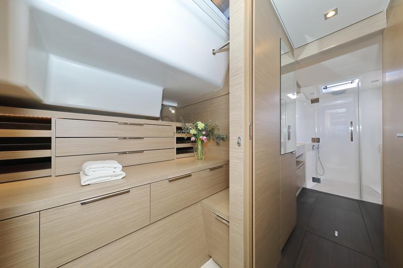 Book yachts online - catamaran - Lagoon 51 - owner version - SERENDIPITY - rent