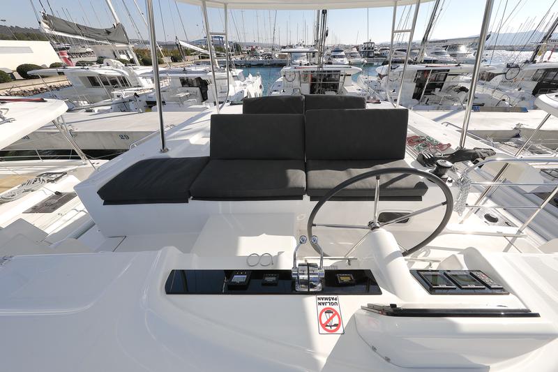 Book yachts online - catamaran - Lagoon 46 - WHY NOT - rent