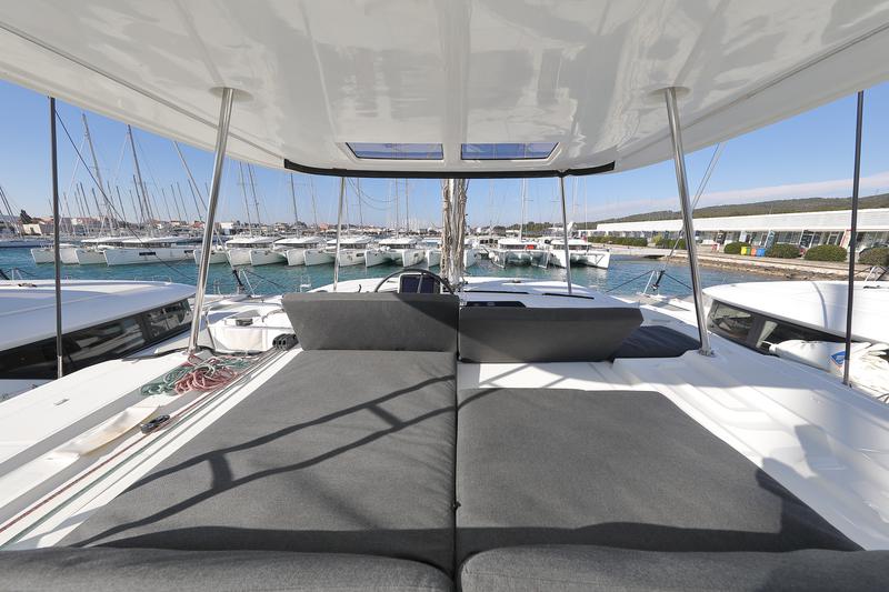 Book yachts online - catamaran - Lagoon 46 - WHY NOT - rent