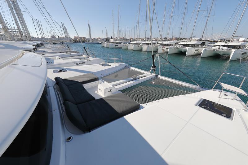 Book yachts online - catamaran - Lagoon 46 - WHY NOT - rent
