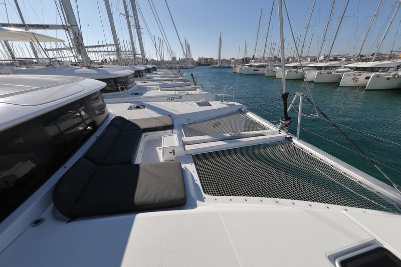 Book yachts online - catamaran - Lagoon 46 - WHY NOT - rent