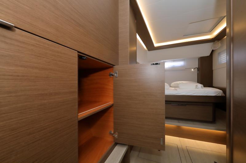 Book yachts online - catamaran - Lagoon 46 - WHY NOT - rent