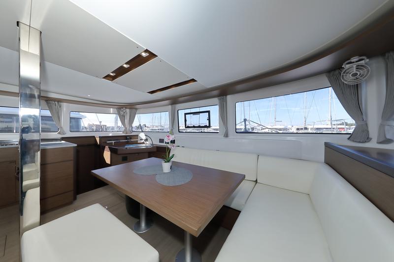 Book yachts online - catamaran - Lagoon 46 - WHY NOT - rent