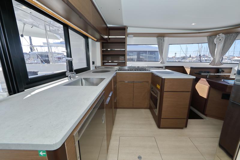 Book yachts online - catamaran - Lagoon 46 - WHY NOT - rent