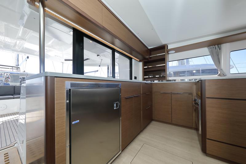 Book yachts online - catamaran - Lagoon 46 - WHY NOT - rent