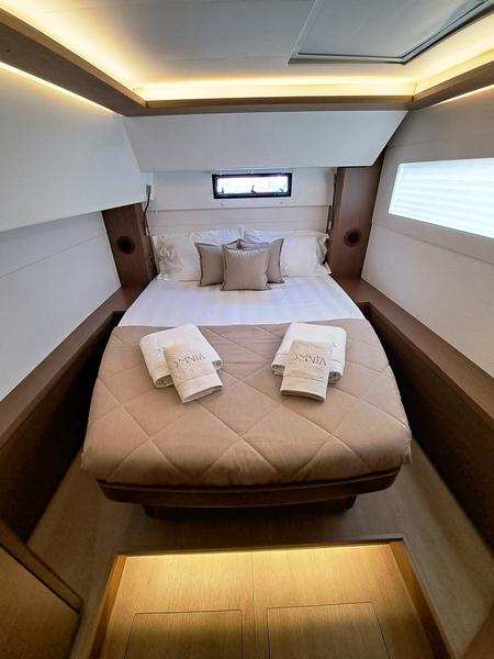 Book yachts online - catamaran - Lagoon 46 - Omnia - rent