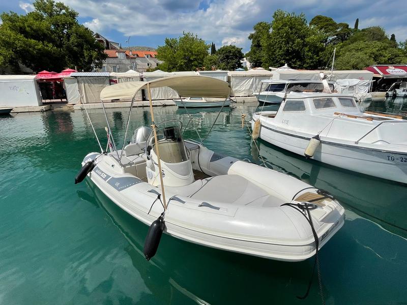 Book yachts online - motorboat - Jokerboat Wide 520 - no name - rent