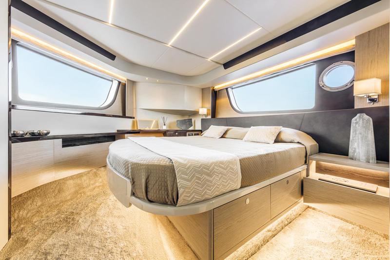 Book yachts online - motorboat - Absolute 47 Fly - Riaz Tahia - rent