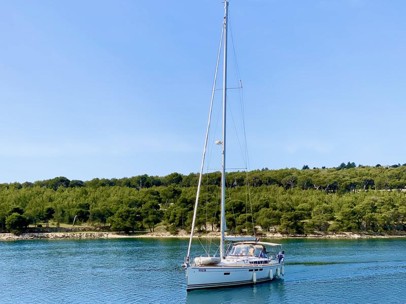 Book yachts online - sailboat - Sun Odyssey 509 - MINTAKA - rent