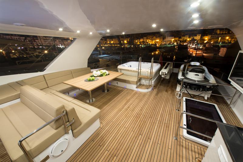 Book yachts online - powercatamaran - Sunreef 70 Power - CLOUDS - rent