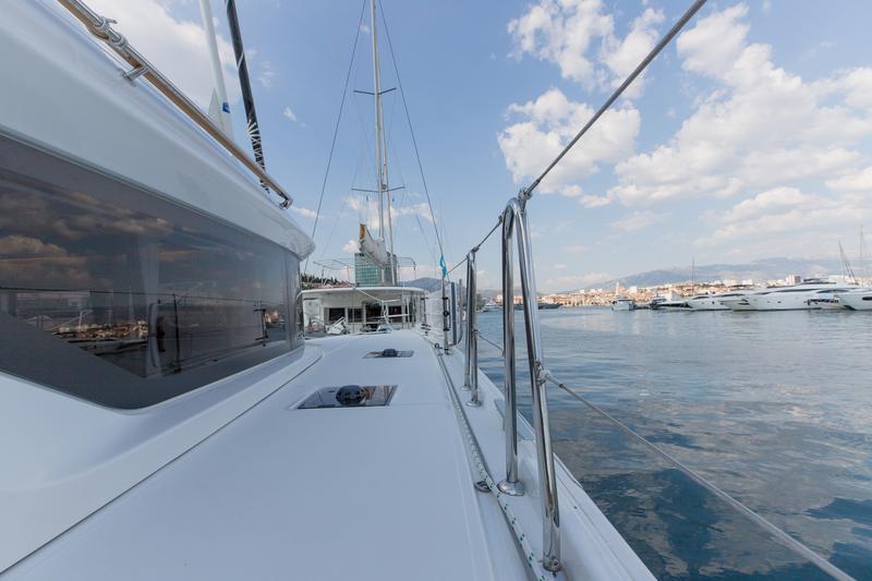 Book yachts online - catamaran - Lagoon 50 LUX elegance - TWIN JOY - rent