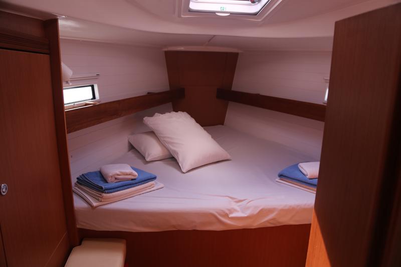 Book yachts online - sailboat - Bavaria Cruiser 40 - Eurybia - rent