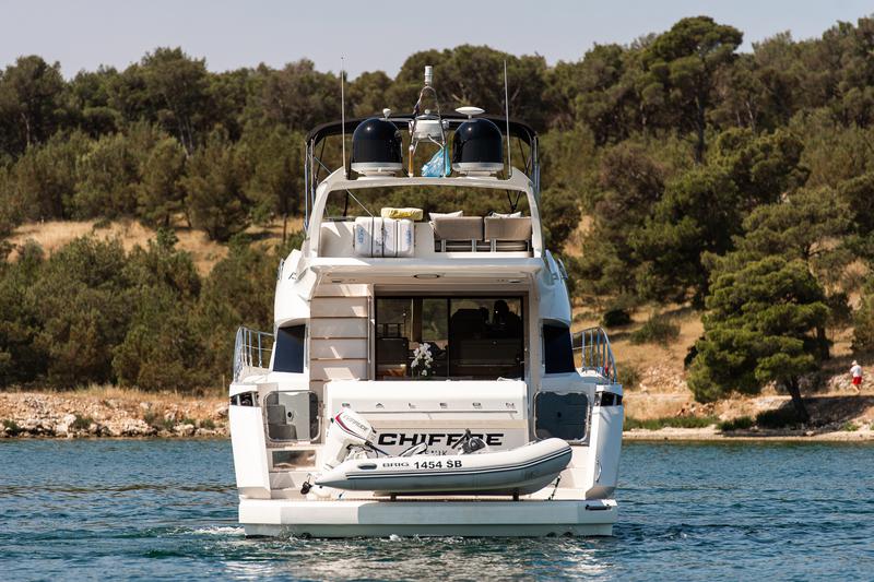Book yachts online - motorboat - Galeon 640 Fly - Le Chiffre - rent