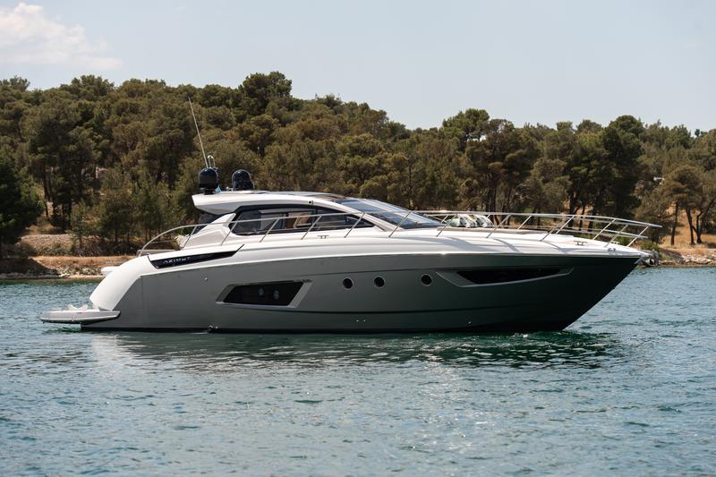 Book yachts online - motorboat - Azimut Atlantis 50 HT - Fellow III - rent