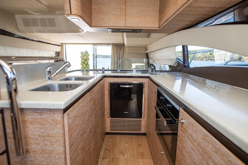 Book yachts online - motorboat - Azimut 60 - MY LAURA - rent