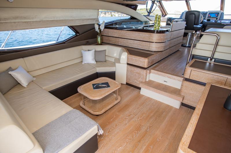 Book yachts online - motorboat - Azimut 60 - MY LAURA - rent