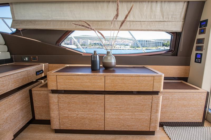 Book yachts online - motorboat - Azimut 60 - MY LAURA - rent