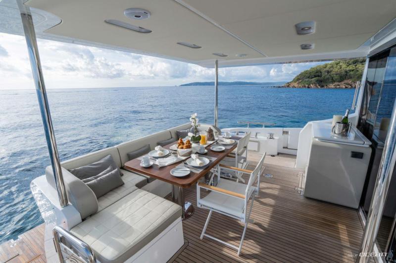Book yachts online - motorboat - Azimut 72 Fly - Mineira - rent