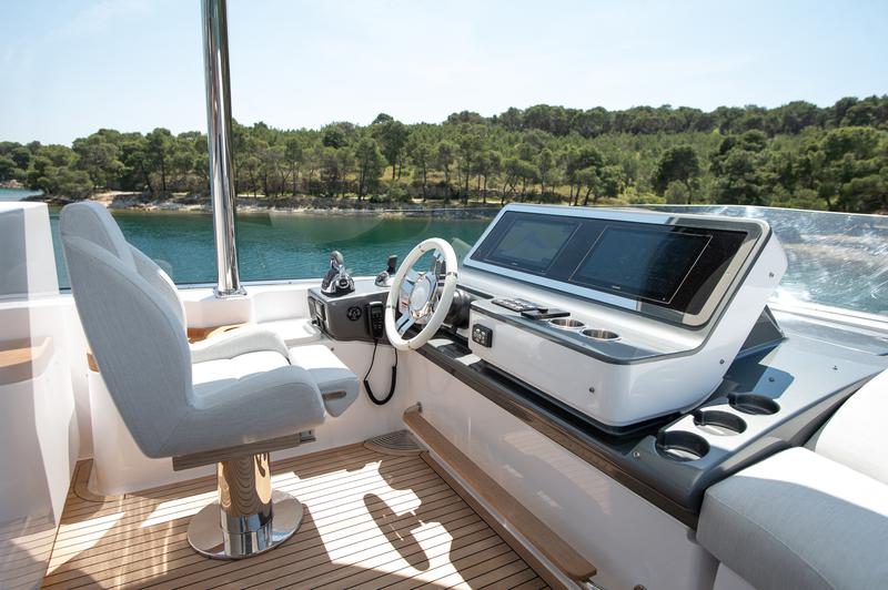 Book yachts online - motorboat - Azimut 78 Fly - PREWI - rent