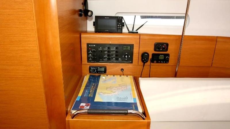 Book yachts online - sailboat - Sun Odyssey 389 - Dust in the wind - rent